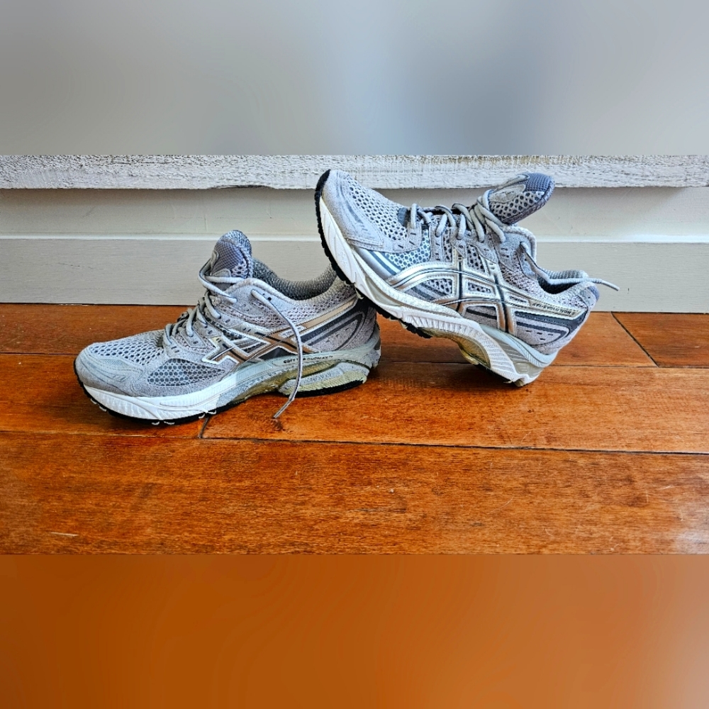 Asics Gel Evolution 6 womens grey/silver size 7.5